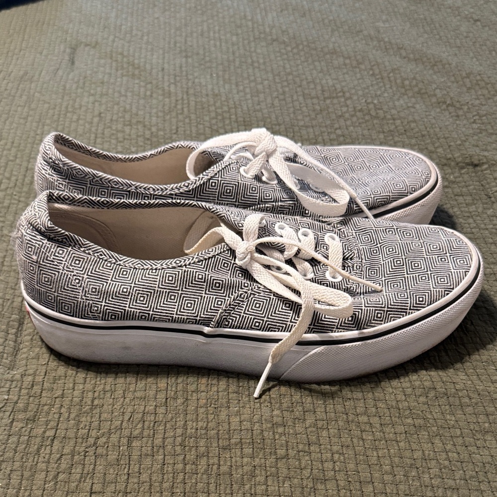 VANS Midform Black and White Women's Sneakers